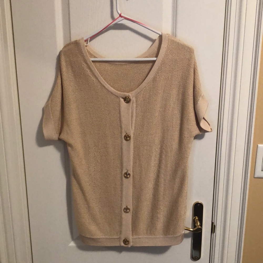 Short sleeve summer sweater.
